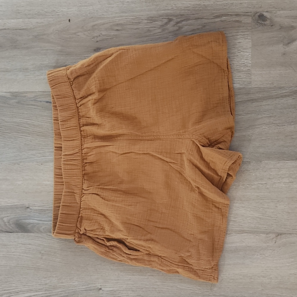 NWT - UNIVERSAL THREAD COTTON GOLD SHORTS